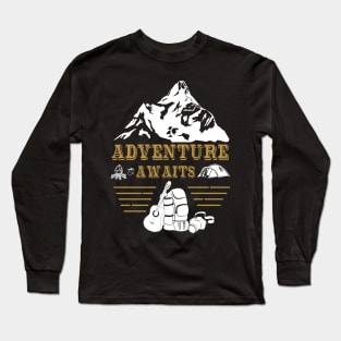 Adventure awaits Long Sleeve T-Shirt